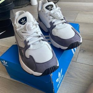 Only worn once!!! Womens Falcon “purple periwinkle”